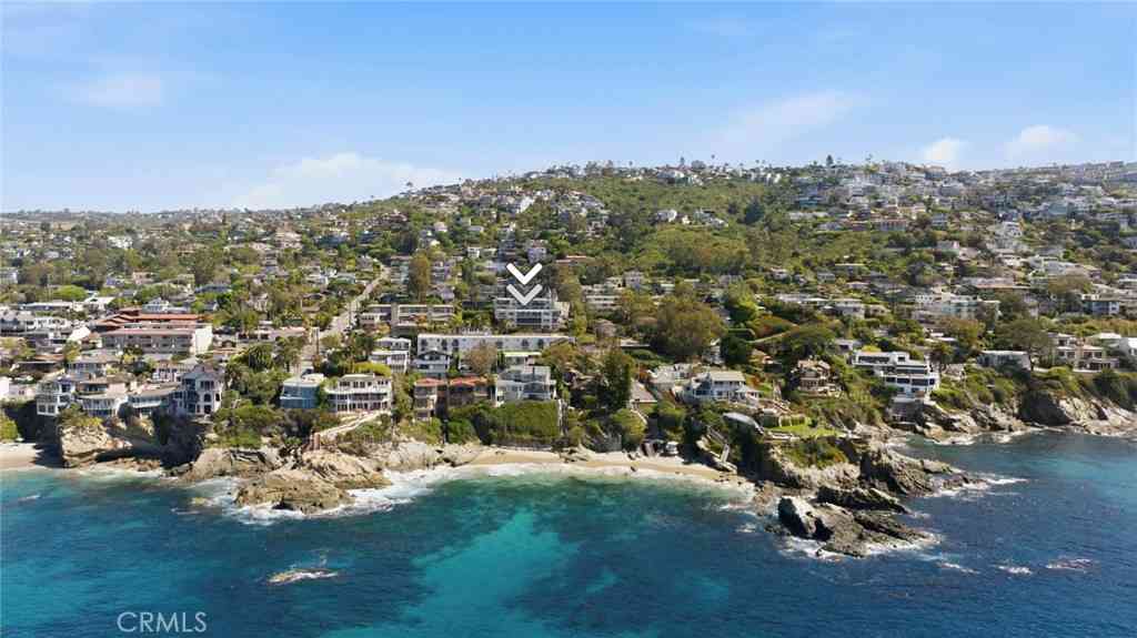Condo For Sale - 240 Moss Street #8<br/> Laguna Beach, CA 92651