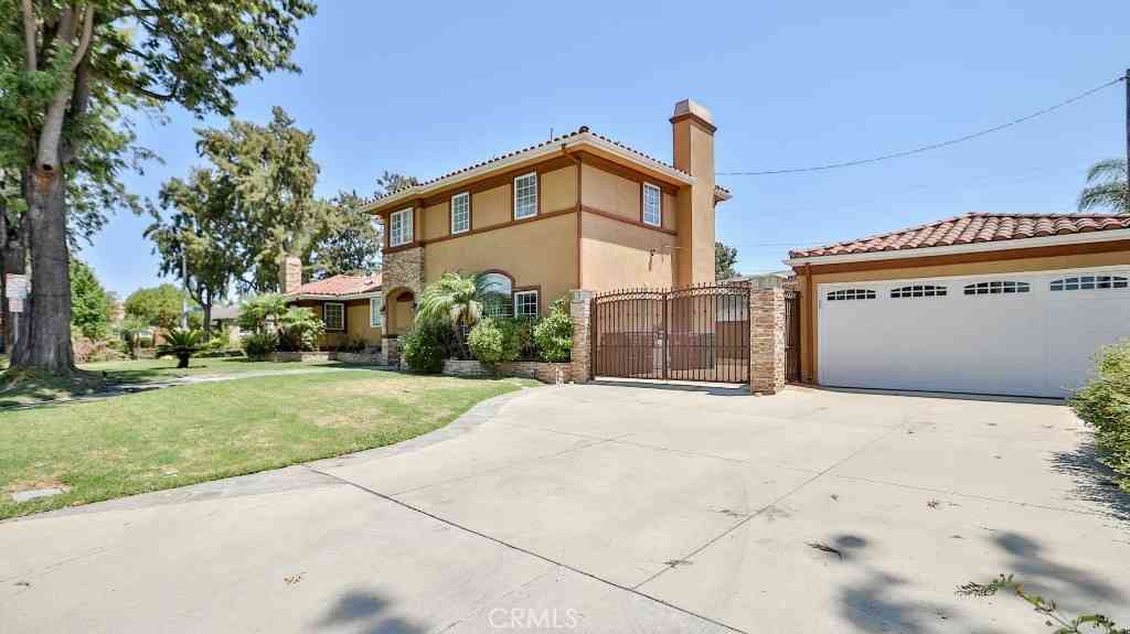 Homes For Sale - 4704 E Centralia Street<br/> Long Beach, CA 90808