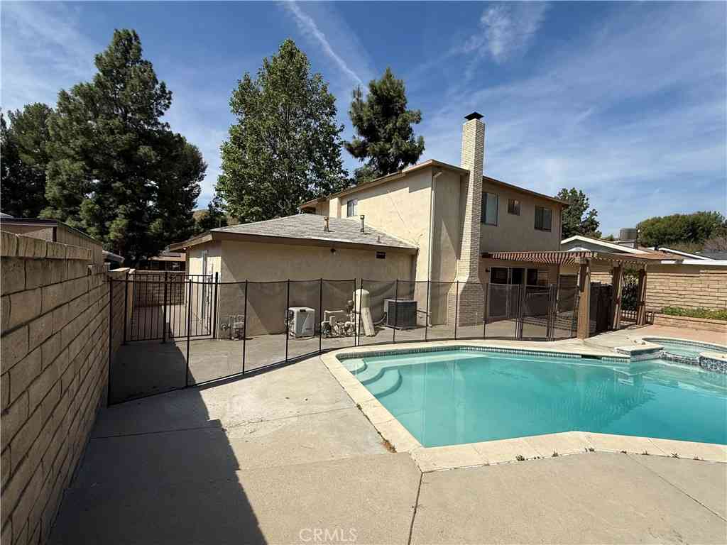 Homes For Sale - 29338 Florabunda<br/> Canyon Country, CA 91387