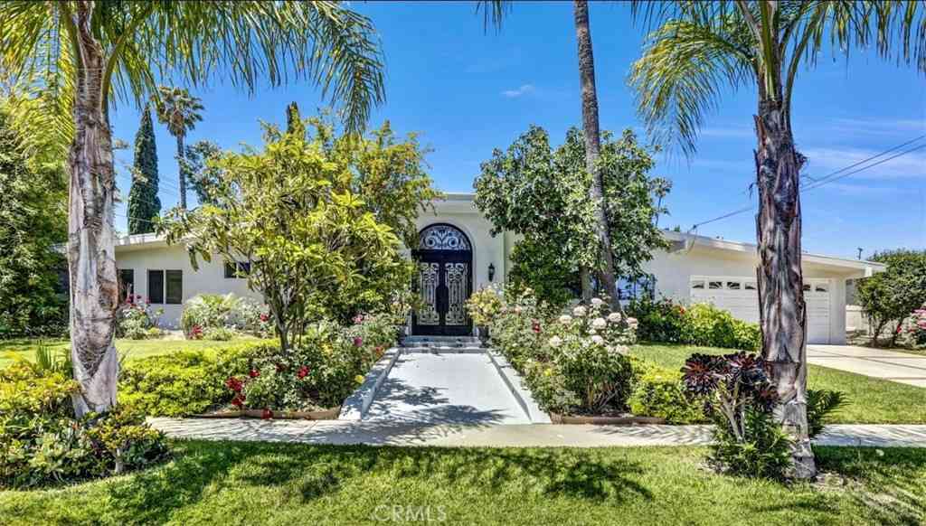 Homes For Rent - 5115 Boda Place<br/> Woodland Hills, CA 91367