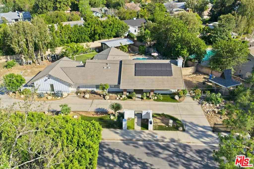 Homes For Sale - 10940 Andora Avenue<br/> Chatsworth, CA 91311