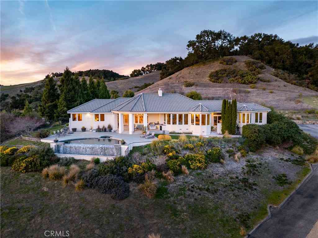 Homes For Sale - 4342 Shadow Canyon Road<br/> Templeton, CA 93465