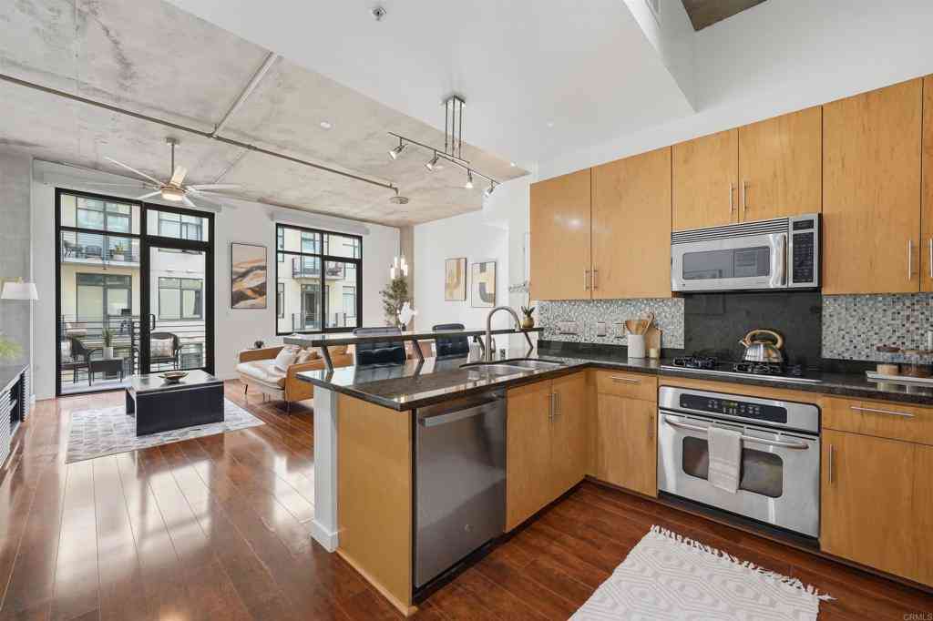 Condo For Sale - 1050 Island Avenue #525<br/> San Diego, CA 92101