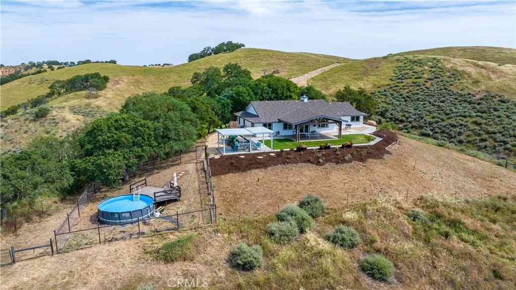 Homes For Sale - 5530 El Pharo<br/> Paso Robles, CA 93446