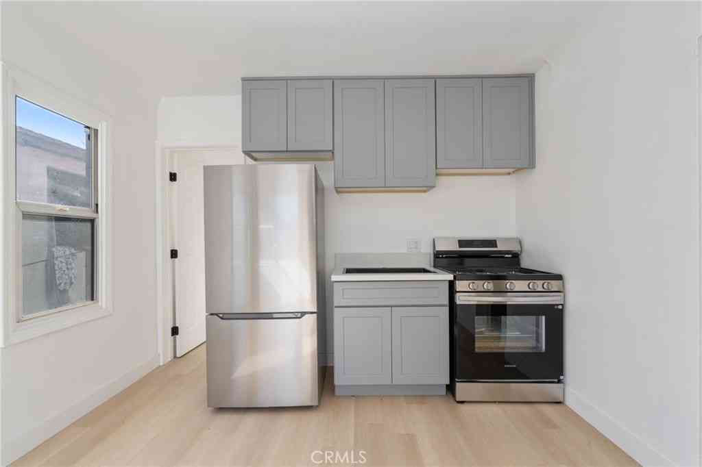 Apartment For Rent - 242 1/2 E 84 Th<br/> Los Angeles, CA 90003