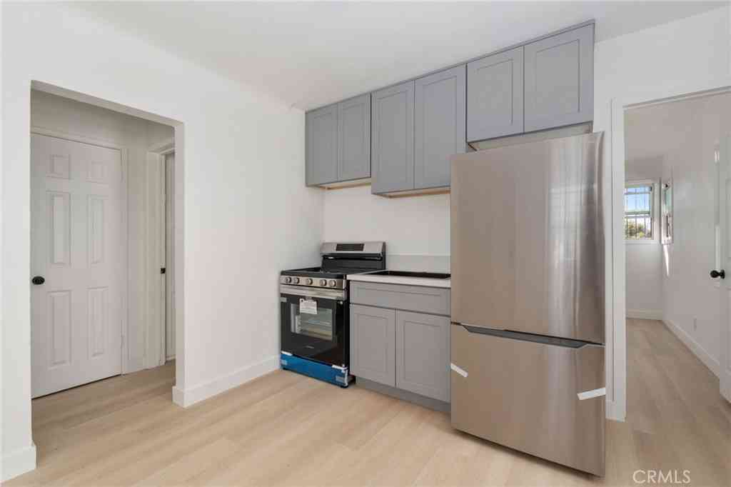 Apartment For Rent - 240 1/2 E 84 Th<br/> Los Angeles, CA 90003