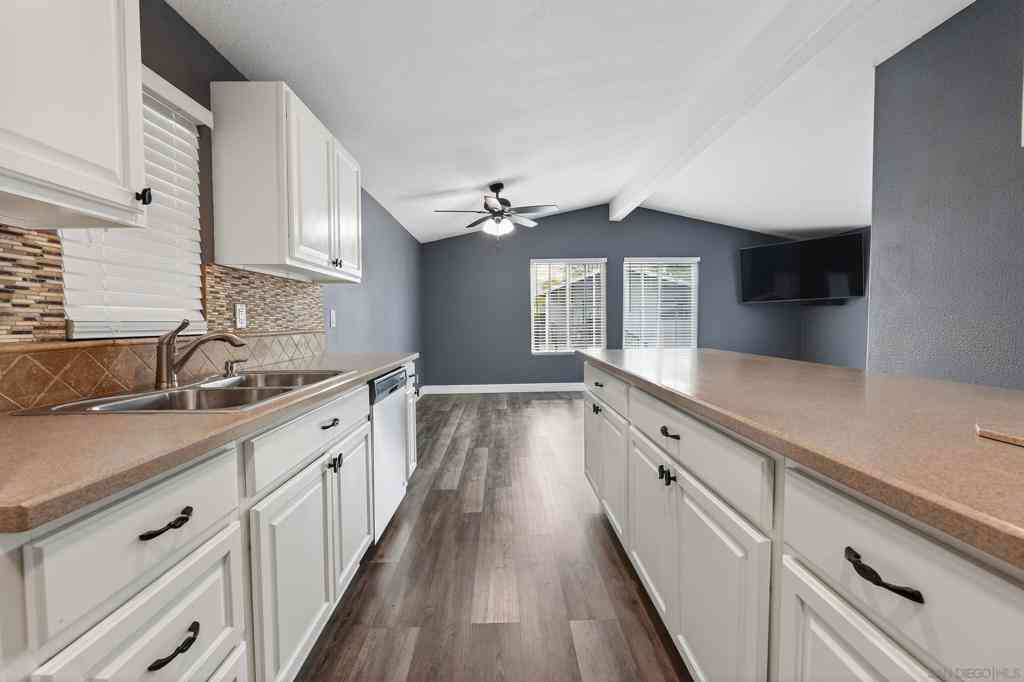 Mobile Home For Sale - 220 Camino Corto #SPC 100<br/> Vista, CA 92083