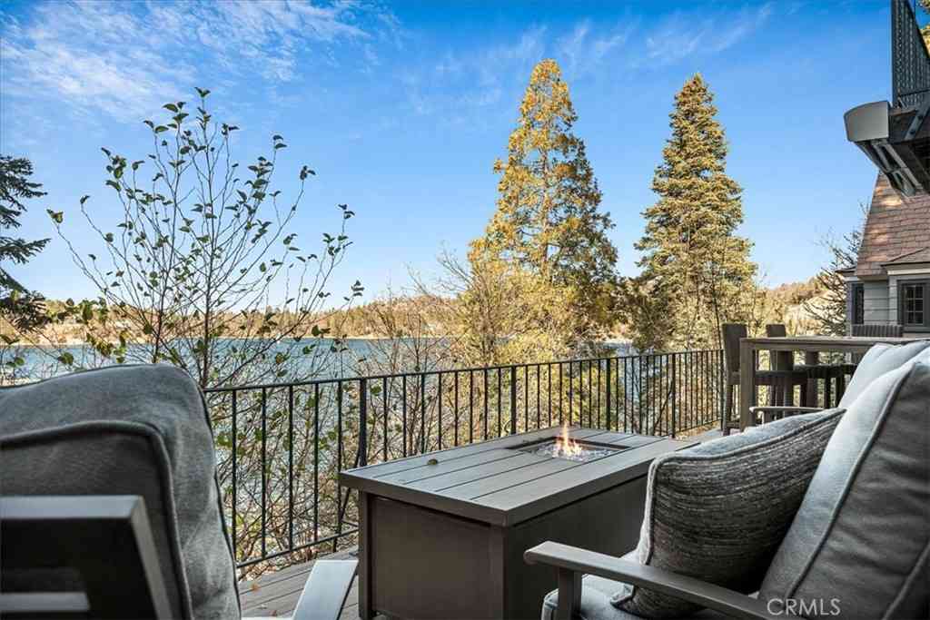 Homes For Sale - 28906 Palisades Drive<br/> Lake Arrowhead, CA 92352