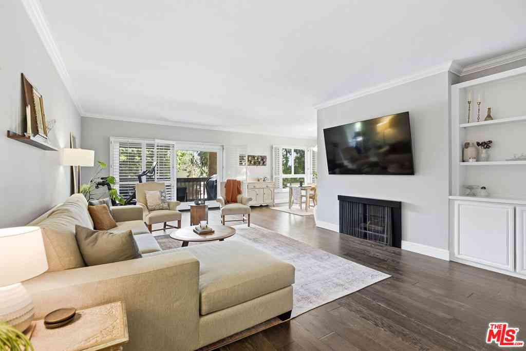 Condo For Sale - 5625 Cambridge Way #204<br/> Culver City, CA 90230