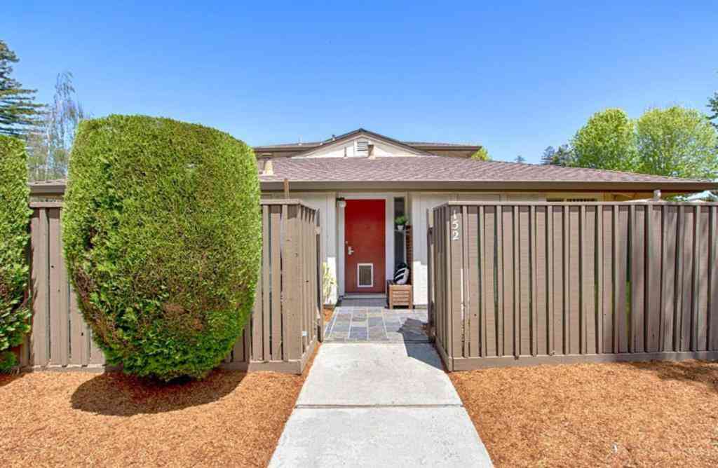 Townhouse For Sale - 152 Castillion Terrace<br/> Santa Cruz, CA 95060