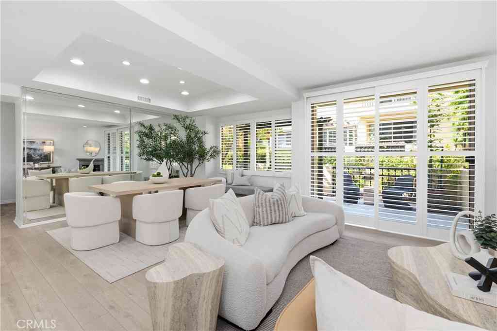Condo For Sale - 909 Muirfield Drive<br/> Newport Beach, CA 92660