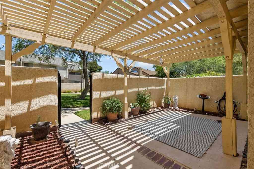 Condo For Sale - 1836 E Avenue J2 #5<br/> Lancaster, CA 93535