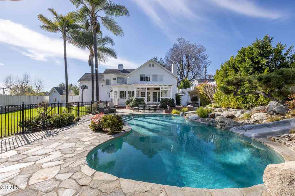 Homes For Rent - 5188 Vista Miguel Drive<br/> La Canada Flintridge, CA 91011