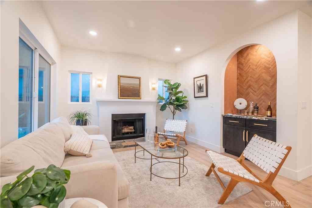 Homes For Sale - 6325 Long Street<br/> Los Angeles, CA 90043