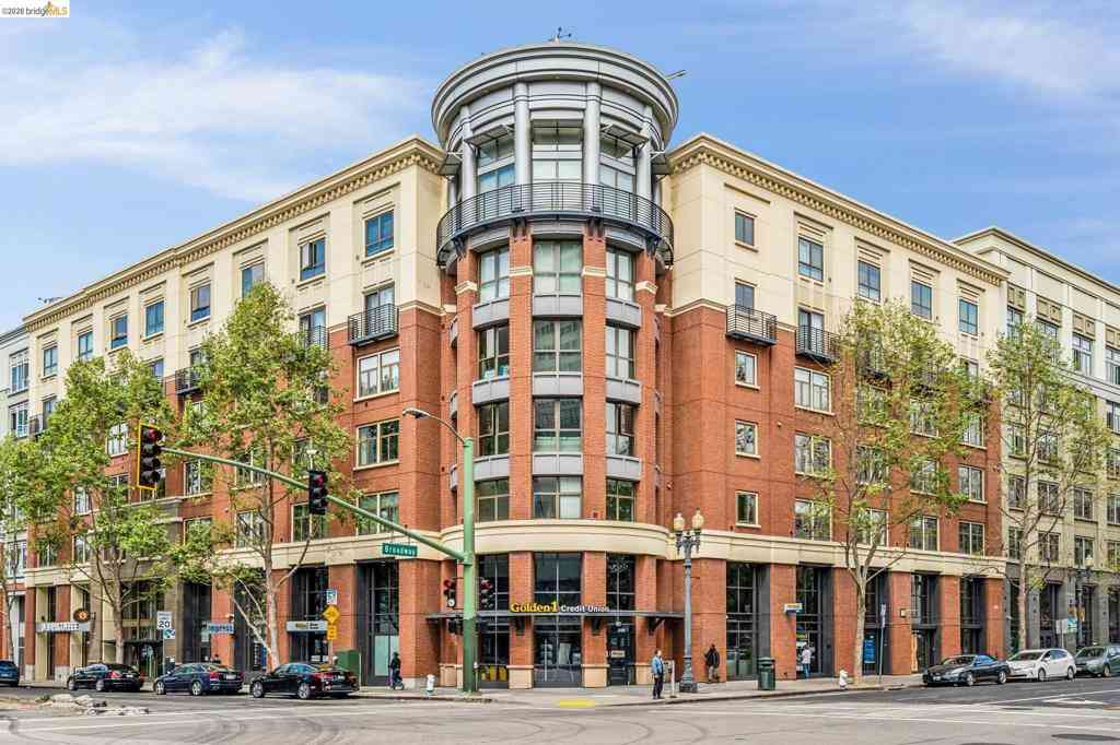 Condo For Sale - 438 W Grand Ave #420<br/> Oakland, CA 94612