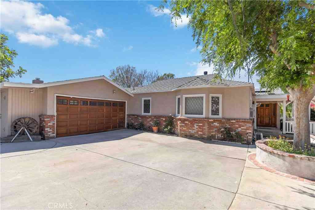 Homes For Sale - 10457 Variel Avenue<br/> Chatsworth, CA 91311