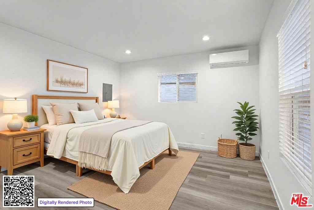 Homes For Sale - 1558 N Kenmore Avenue<br/> Los Angeles, CA 90027