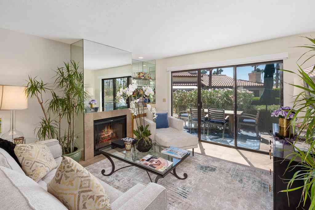 Condo For Rent - 150 Willow Lake Drive<br/> Palm Desert, CA 92260