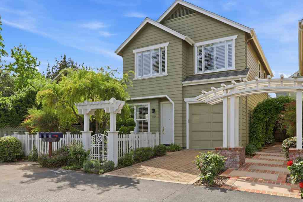 Homes For Sale - 550 Gabilan Street<br/> Los Altos, CA 94022