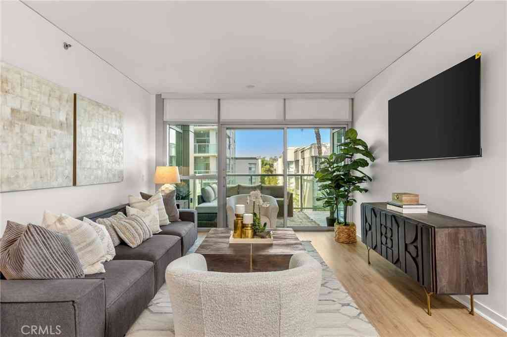 Condo For Sale - 13650 Marina Pointe Drive #506<br/> Marina Del Rey, CA 90292