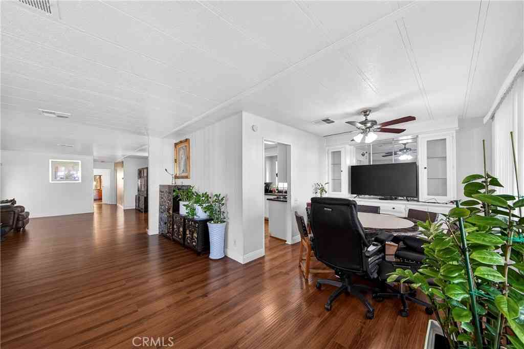 Mobile Home For Sale - 6741 Lincoln Avenue #108<br/> Buena Park, CA 90620
