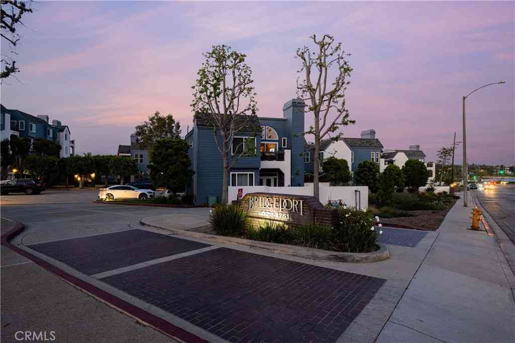 Condo For Sale - 4713 E 4th Street<br/> Long Beach, CA 90814
