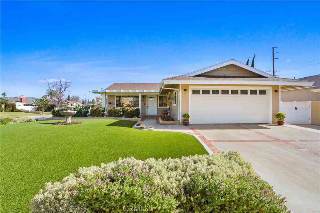 Homes For Sale - 5472 Westmoreland<br/> Orange County, Yorba Linda, CA 92886