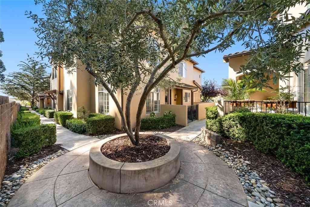 Townhouse For Sale - 1189 Swallowtail<br/> Nipomo, CA 93444
