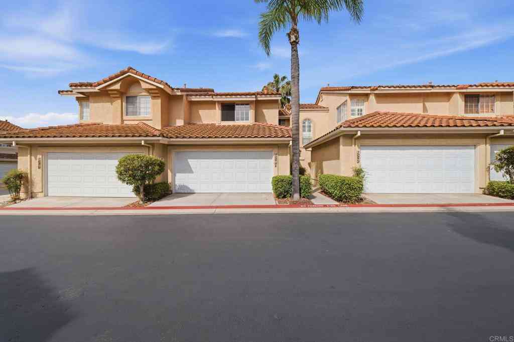 Condo For Sale - 10974 Creekbridge Place<br/> San Diego, CA 92128