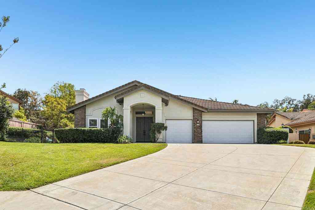 Homes For Sale - 1747 Crescent Knolls<br/> Escondido, CA 92029