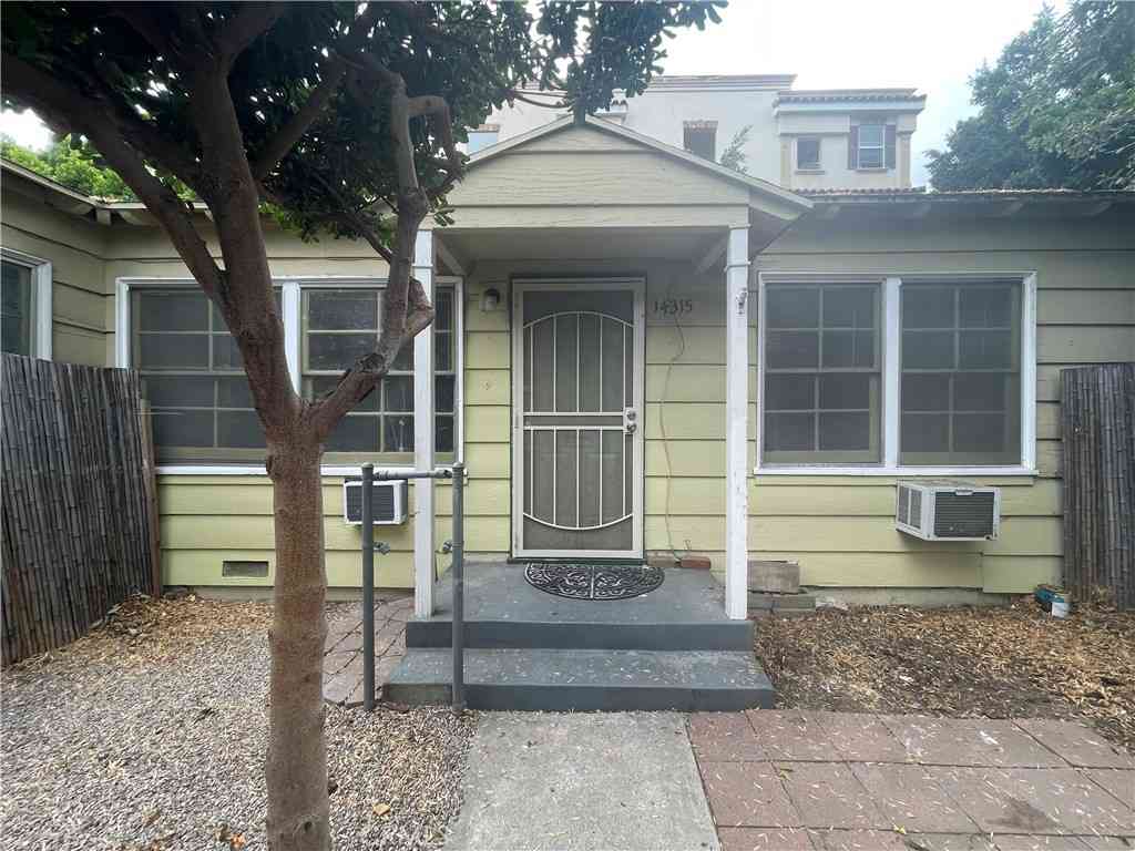 Apartment For Rent - 14315 Burbank #1/2<br/> Van Nuys, CA 91401