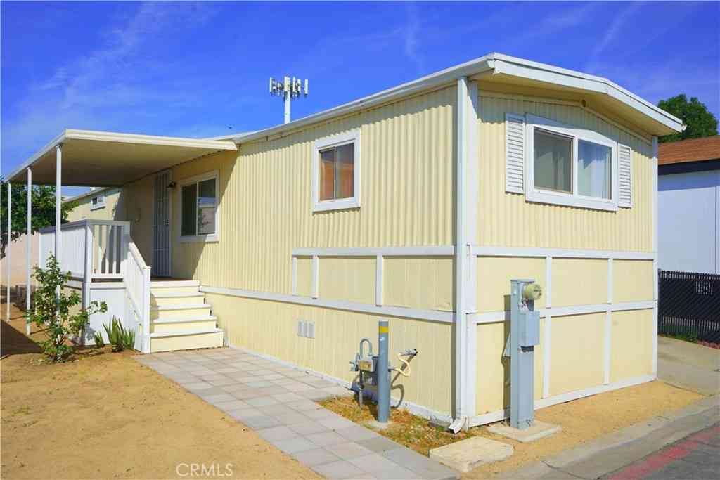 Mobile Home For Sale - 17255 Valley Blvd Sp 12w<br/> Fontana, CA 92335