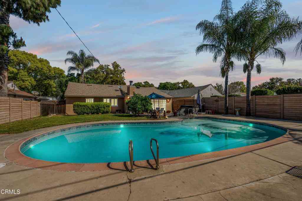 Homes For Sale - 17448 Keswick Street<br/> Northridge, CA 91325
