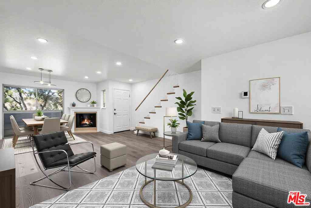Condo For Sale - 13340 Burbank Boulevard #2<br/> Sherman Oaks, CA 91401