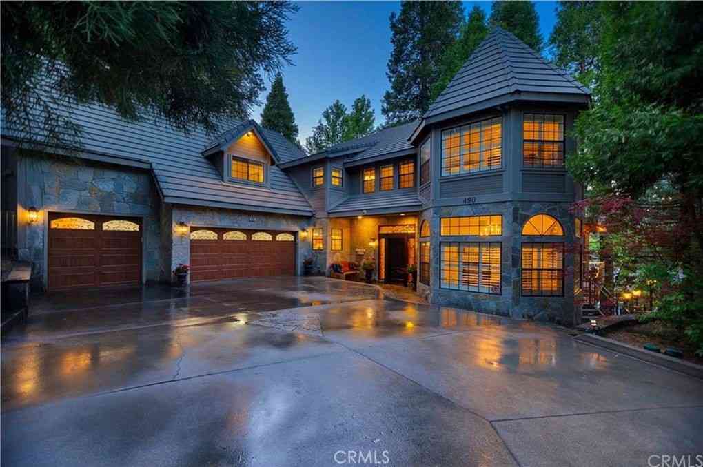 Homes For Sale - 490 Bay View Court<br/> Lake Arrowhead, CA 92352