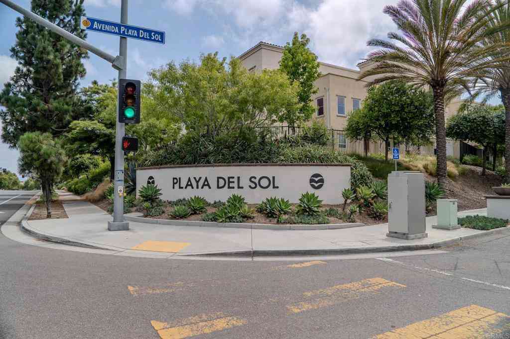 Condo For Sale - 1320 Calle Sandcliff<br/> San Diego, CA 92154