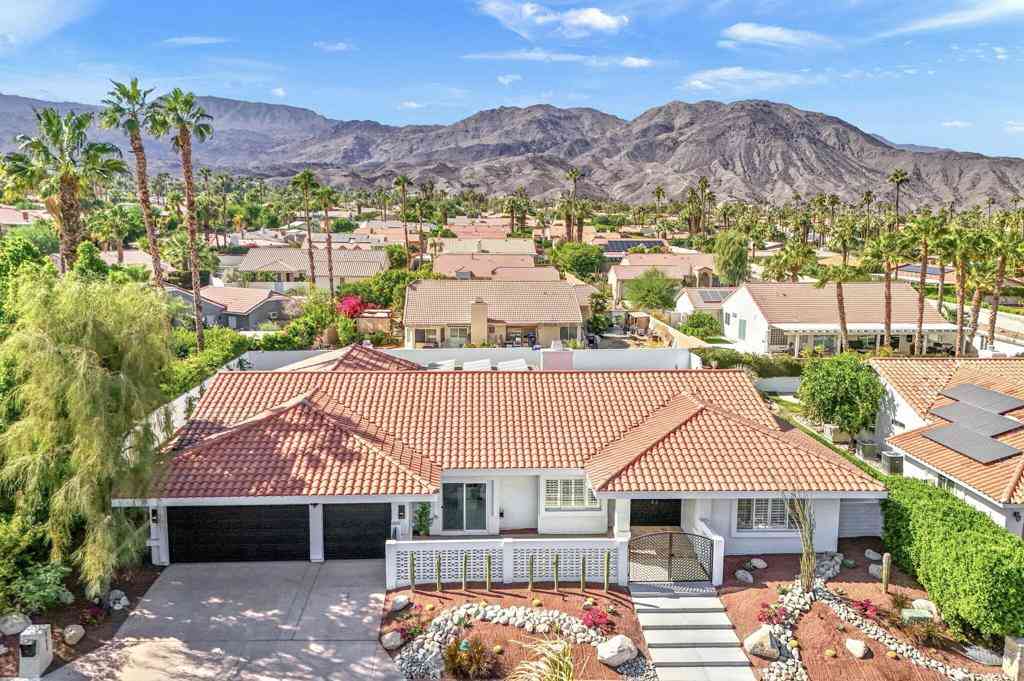 Homes For Sale - 47215 Heliotrope Drive<br/> Palm Desert, CA 92260