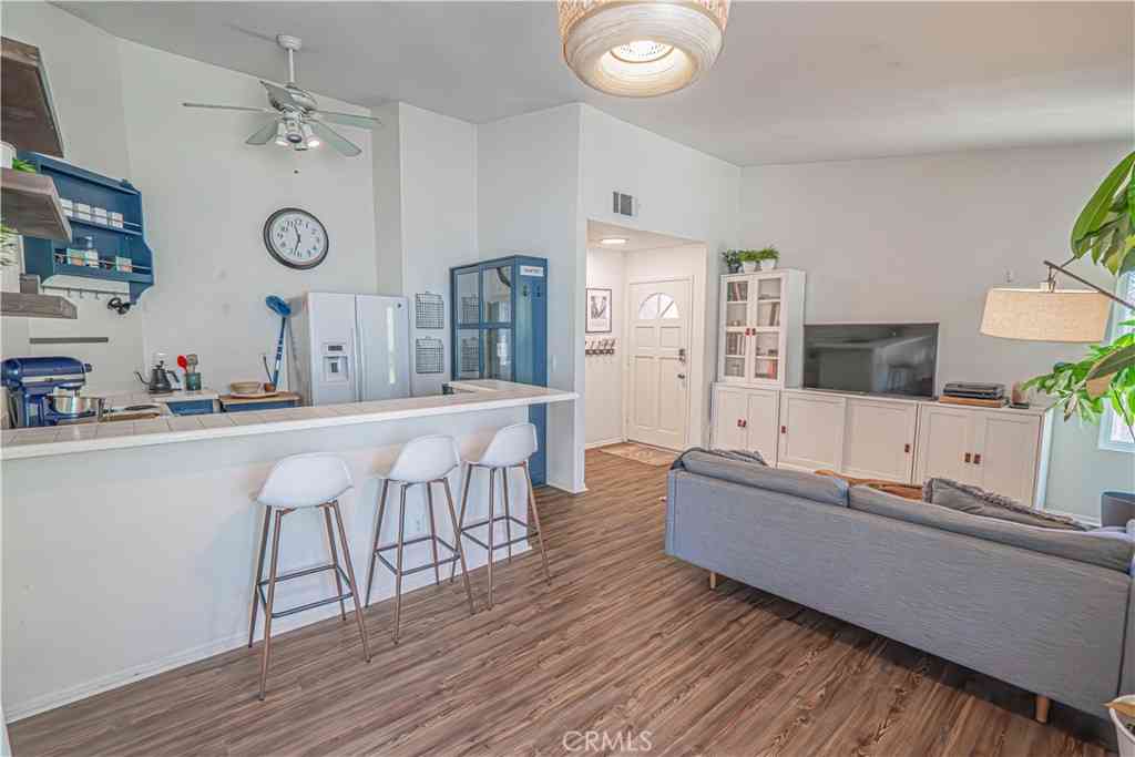 Condo For Sale - 2402 Pleasant Way #H<br/> Ventura County, Thousand Oaks, CA 91362