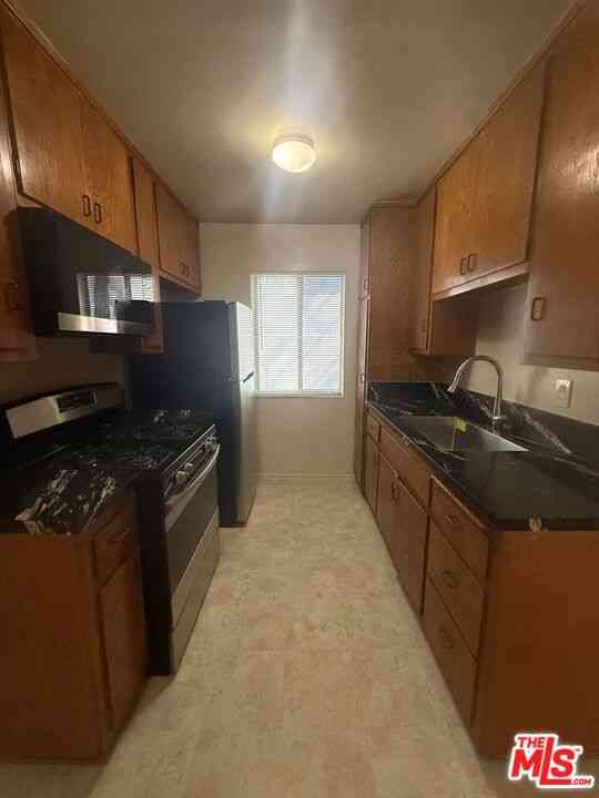 Condo For Rent - 1166 Amherst Avenue #6<br/> Los Angeles, CA 90049