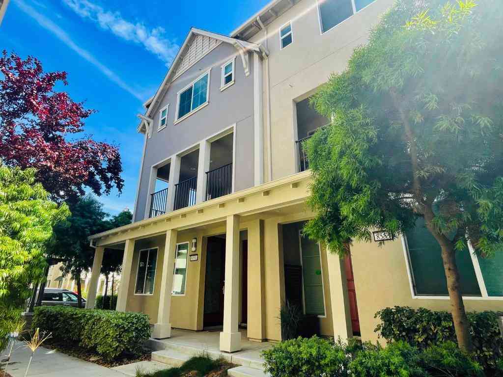 Townhouse For Sale - 8551 Boardwalk Way<br/> Newark, CA 94560