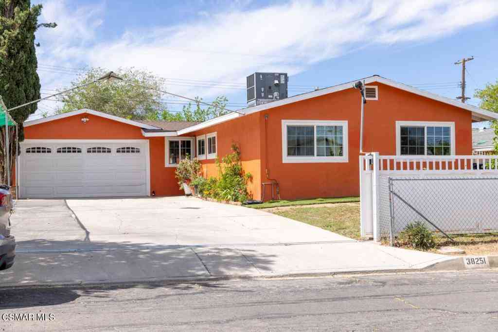 Homes For Sale - 38251 Lisman Avenue<br/> Palmdale, CA 93550