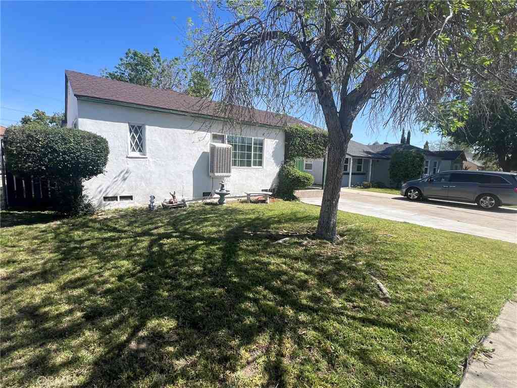 Homes For Sale - 8323 Emerald Avenue<br/> Fontana, CA 92335