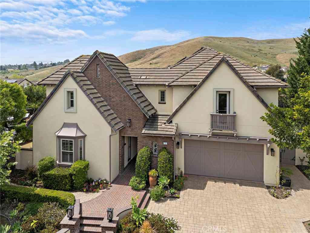 Homes For Sale - 5 Cambridge Road<br/> Ladera Ranch, CA 92694