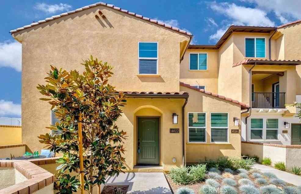 Condo For Sale - 14022 Bay<br/> La Mirada, CA 90063