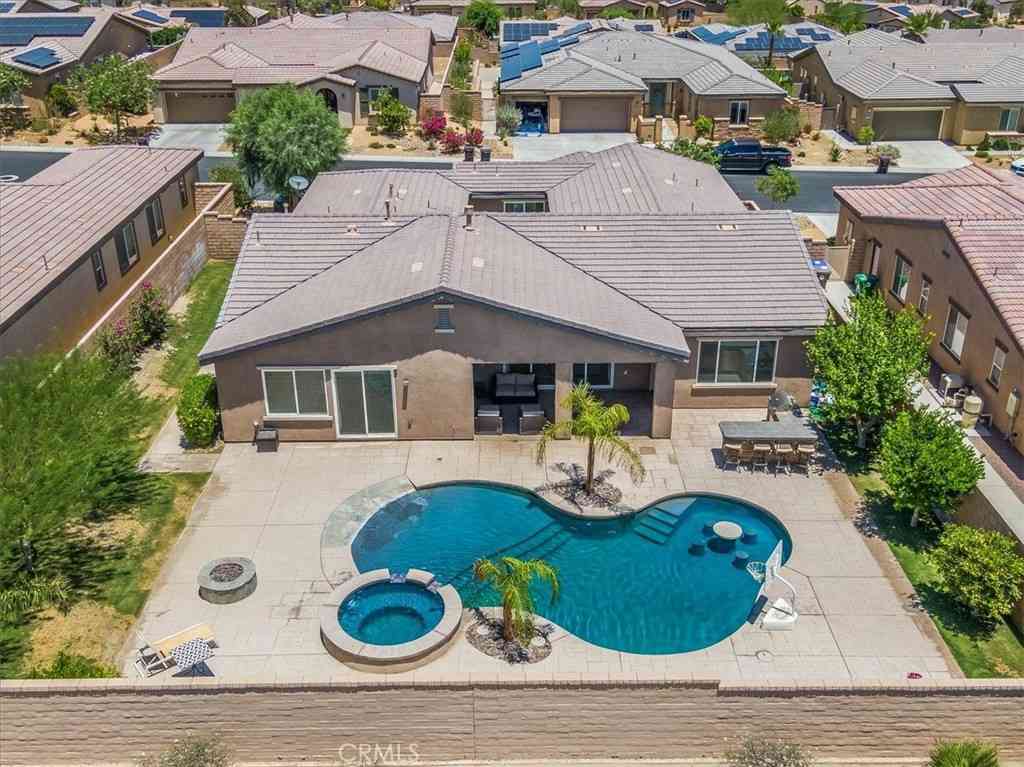 Homes For Sale - 73685 Vermeer Way<br/> Palm Desert, CA 92211