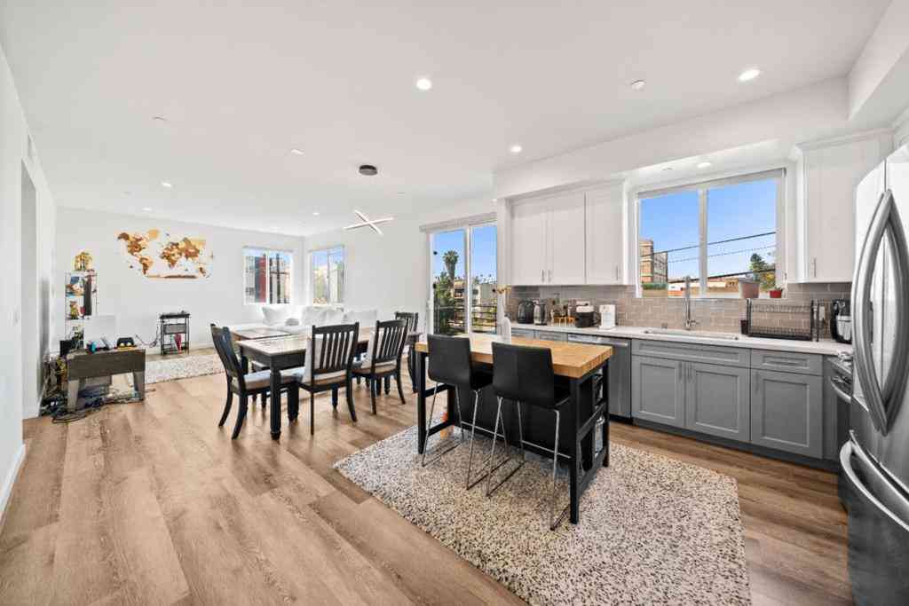 Condo For Sale - 1055 S Serrano Avenue #305<br/> Los Angeles, CA 90006