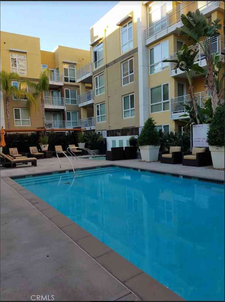 Condo For Rent - 21301 Erwin<br/> Woodland Hills, CA 91367