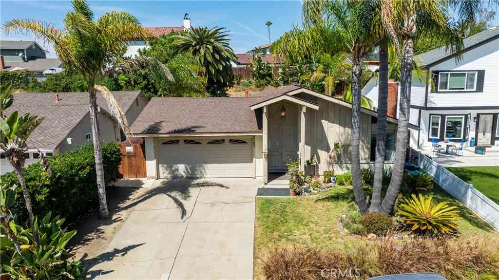 Homes For Sale - 26691 Calle Juanita<br/> Dana Point, CA 92624