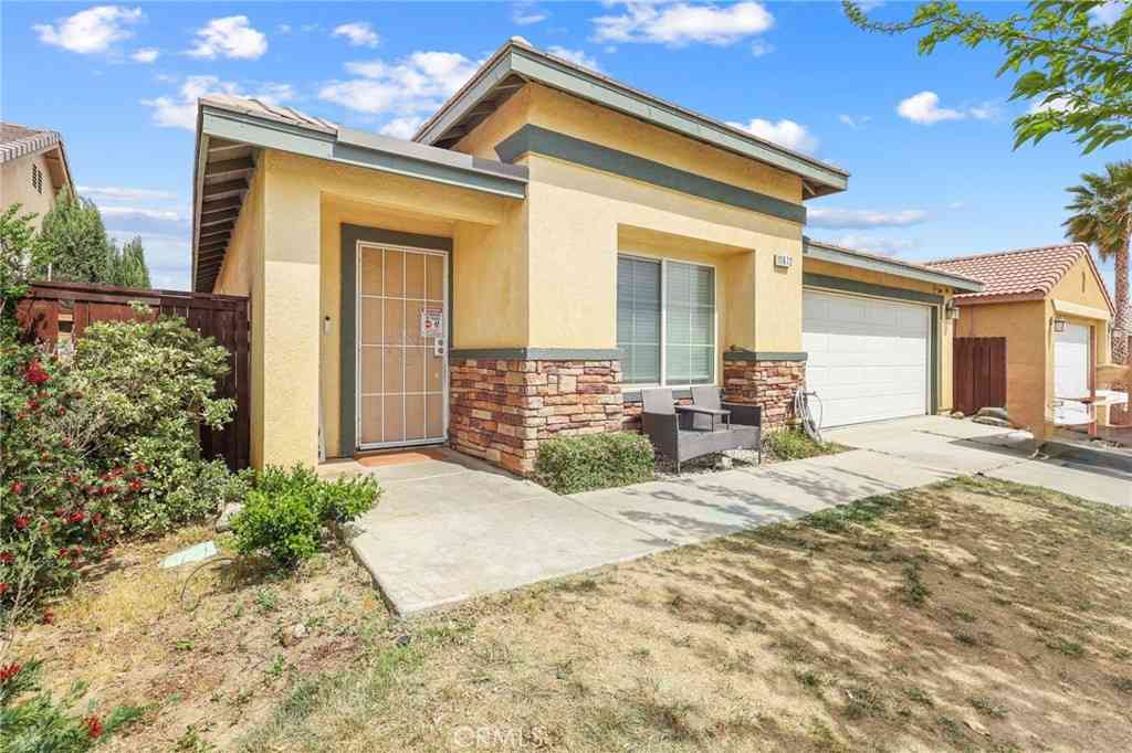 Homes For Sale - 11672 Dos Palmas<br/> Victorville, CA 92392