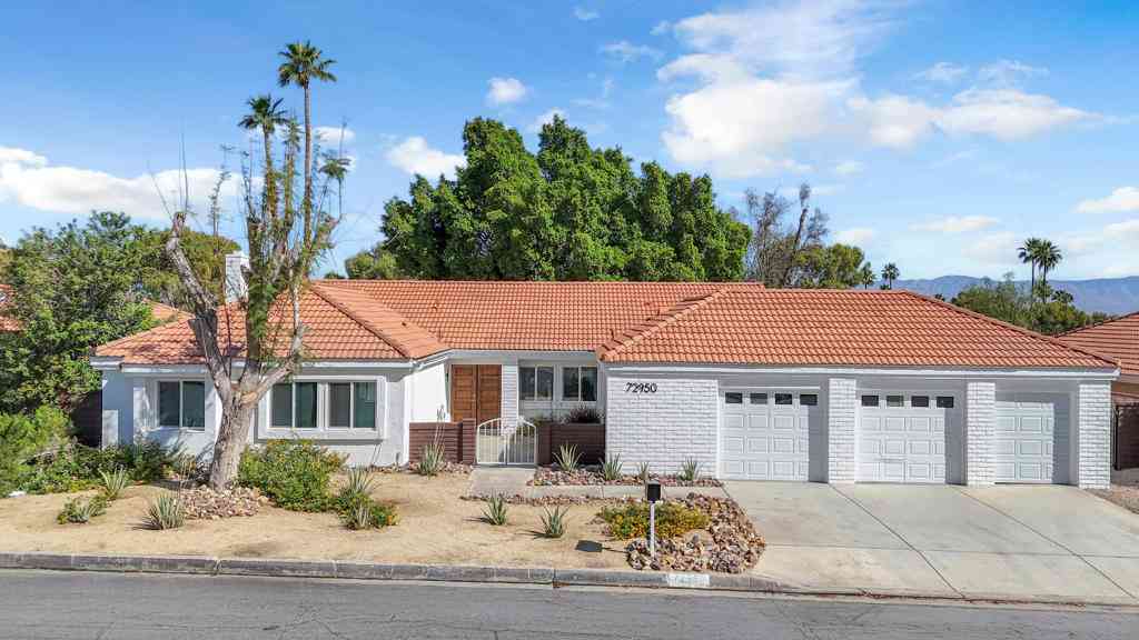 Homes For Sale - 72950 Amber Street<br/> Palm Desert, CA 92260